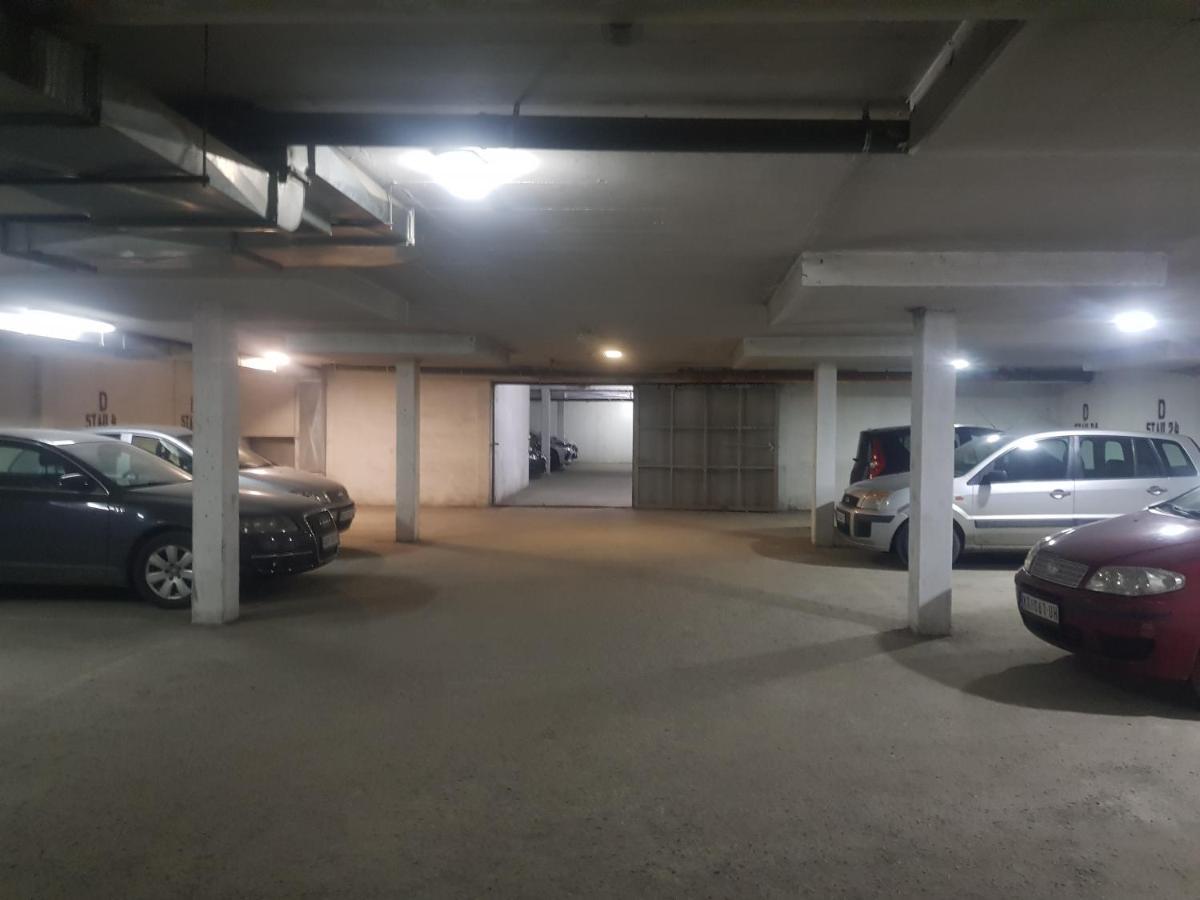 קרגיובאק Rajiceva 5- Apartman Sa Prostranom Terasom I Garaznim Mestom מראה חיצוני תמונה